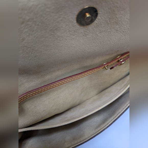 Vintage Louis Vuitton Pochette  "LIVE SHOW TODAY" - Picture 5 of 11